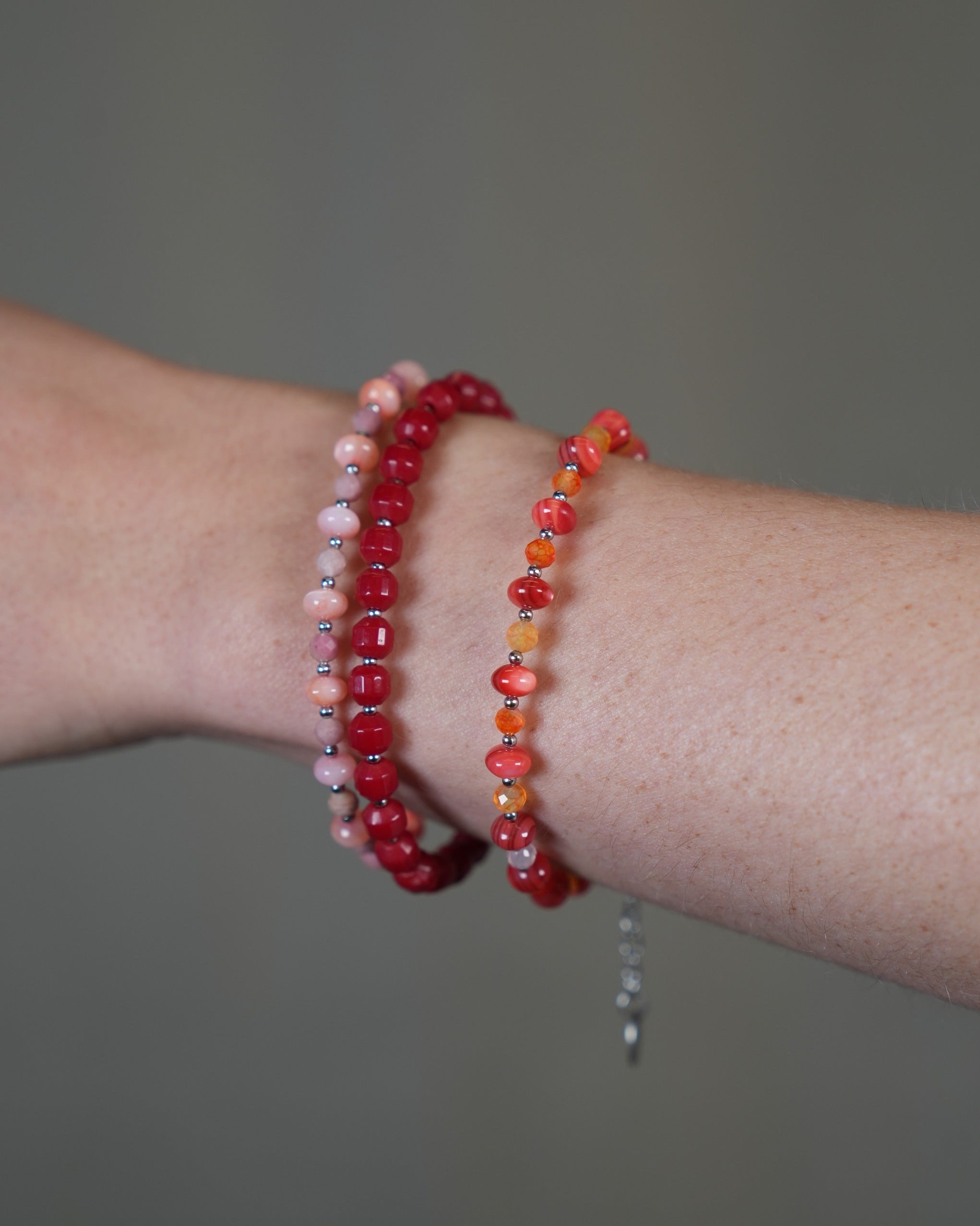 armbandjes met steen en veel kleur